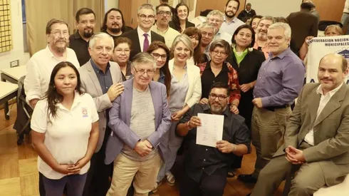 Acuerdo entre el Gobierno y gremios para el reajuste del sector público.