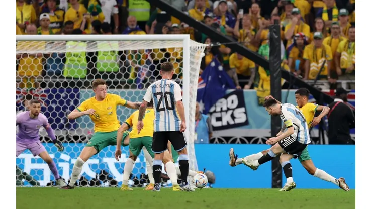 Lionel Messi abrió el camino para la sufrida victoria de Argentina ante Australia. La Albiceleste clasificada a cuartos de Qatar 2022.
