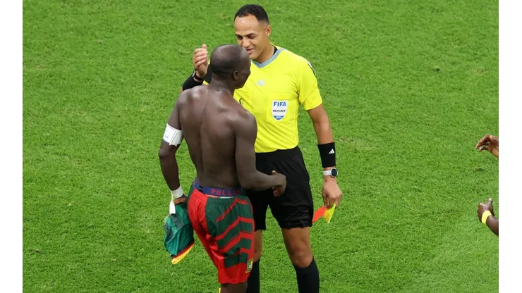 Vincent Aboubakar se ganó una expulsión cuando hizo historia