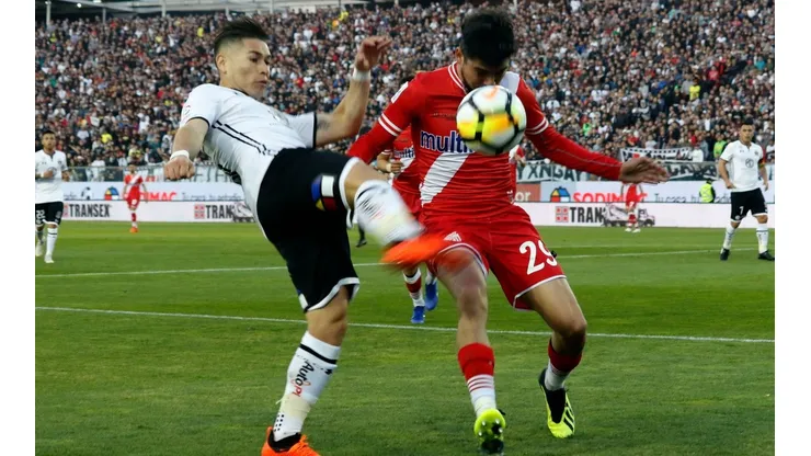 Kennet Lara en acción contra Colo Colo en Curicó Unido en 2018: ese día, el Cacique se impuso 2-0 a los Torteros.