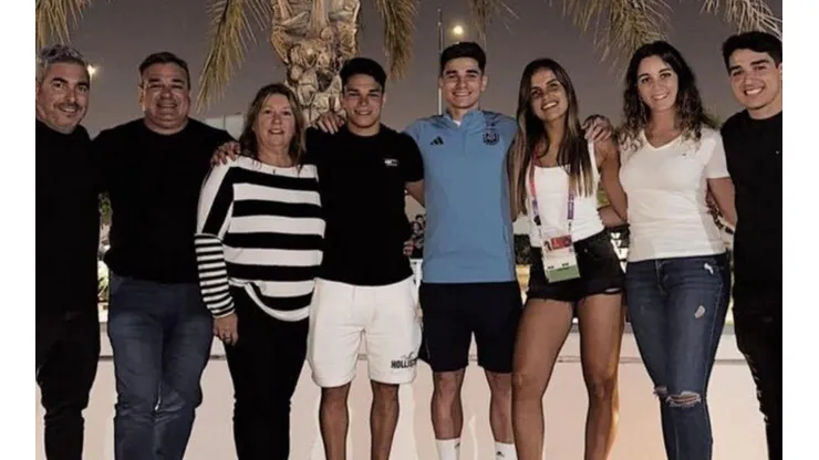 Julián Álvarez pudo compartir con toda su familia en Qatar.