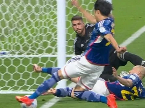 ¿Sale o no sale? Japón se clasifica con polémico gol
