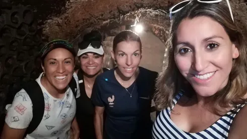 Loreto Toloza entrega su corazón a la primera árbitra de Qatar 2022