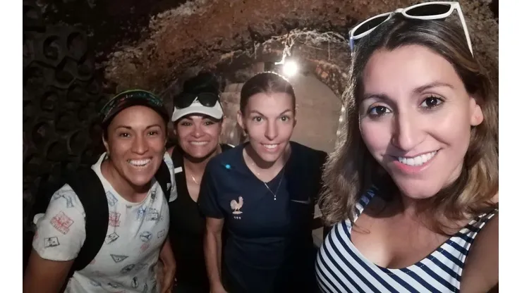 Loreto Toloza entrega su corazón a la primera árbitra de Qatar 2022