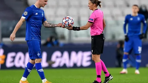 Frappart tiene experiencia dirigiendo en la Champions League, Ligue 1 de Francia y Supercopa de Europa.