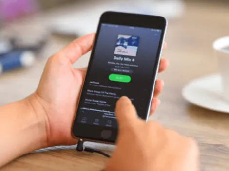 ¿Cómo se crea el cartel de festival que se ha hecho viral en redes sociales?