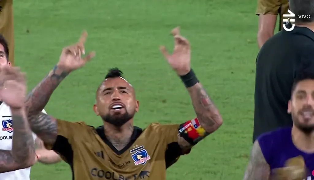 El festejo de Arturo Vidal. (Captura CHV).