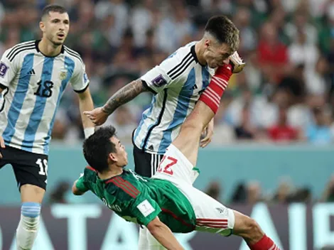 Hirving Lozano y flor de chilena en la cara a Lisandro Martínez