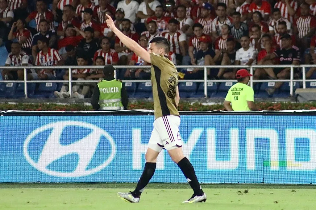 Lucas Cepeda se matriculó con un golazo para el triunfo de Colo Colo ante Junior. Foto: Photosport.