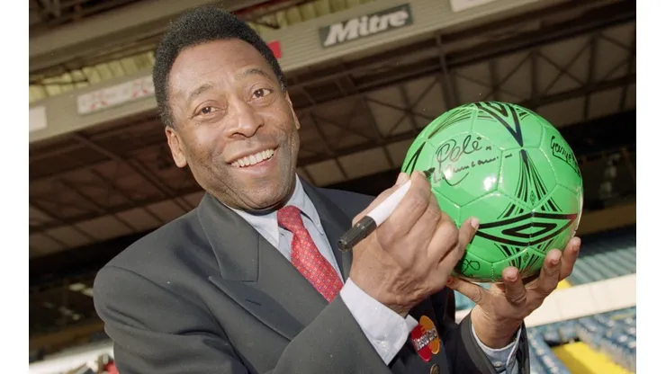 Pelé arenga a Brasil en la previa al debut en la Copa del Mundo.