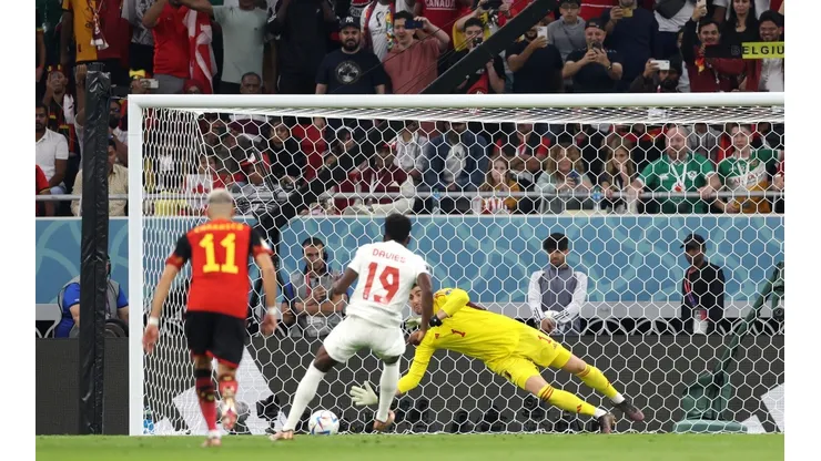 Thibaut Courtois se vistió de héroe y tapó el penal de Alphonso Davies: Bélgica superó por 1-0 a Canadá.