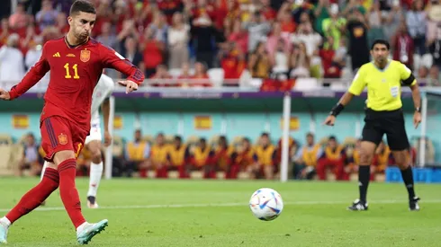 Así ejecutó Ferran Torres el penal que significó el primero de sus dos goles en el 7-0 de España ante Costa Rica por la primera jornada del Grupo E del Mundial 2022.