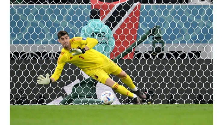 Courtois tapa penal y evita la sorpresa de Canadá ante Bélgica
