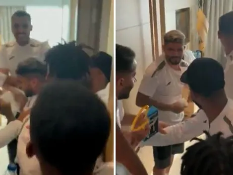 Compañeros de Al Shabab le hacen bullying a Banega