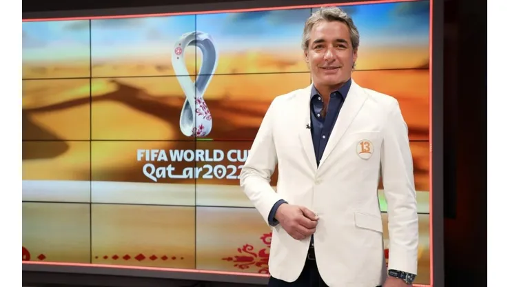 José Luis Reppening con la icónica chaqueta blanca del Área Deportiva de Canal 13.