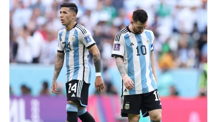 Messi inicia su último Mundial de fútbol con una caída ante Arabia Saudita.