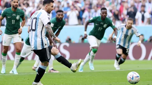 El primer gol de Argentina: VAR sanciona penal y Messi pone el 1-0