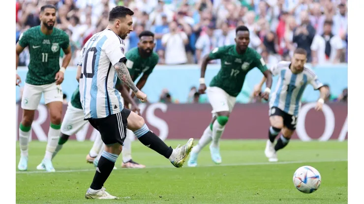 El primer gol de Argentina: VAR sanciona penal y Messi pone el 1-0
