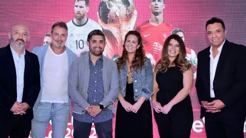 Rodrigo Vera, Marcelo Barticciotto, Patricio Barrera, Javiera Naranjo, Rocío Ayala y Claudio Palma. Falta Aldo Schiappacasse.