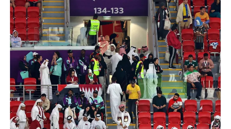 Los hinchas de Qatar abandonaron el estadio cuando quedaba mucho partido ante Ecuador