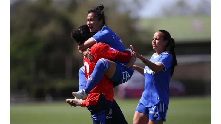 La U remonta y vence a Colo Colo Fem en el Superclásico