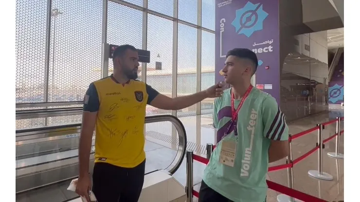 El chileno Roy Aylort contó como ha sido su experiencia para llegar a ser voluntario en la Copa del Mundo de la FIFA.