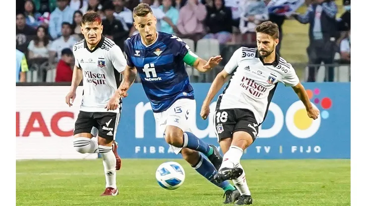 Sergio Canales no pudo terminar el primer tiempo