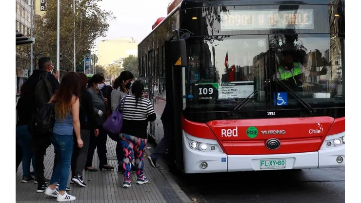 Presidente Boric confirma alza del pasaje en el transporte público