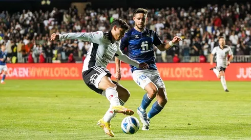 Alex Moreno marcando a Oroz en Concepción