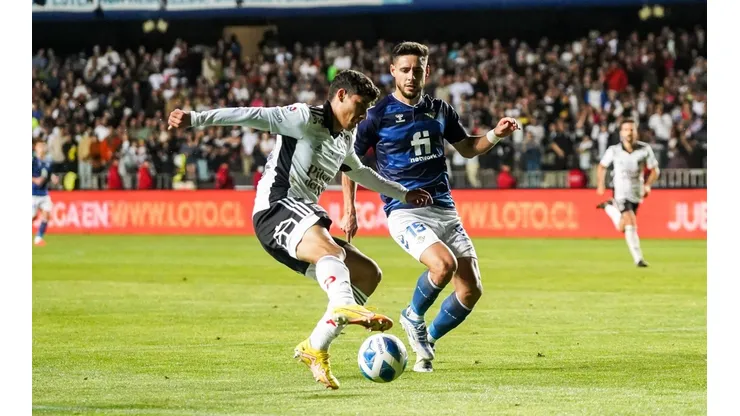 Alex Moreno marcando a Oroz en Concepción