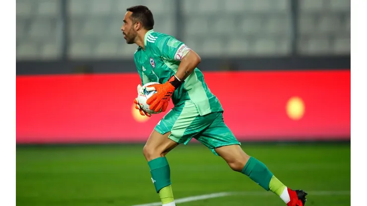 Claudio Bravo vuelve a jugar por la Roja por primera vez desde marzo