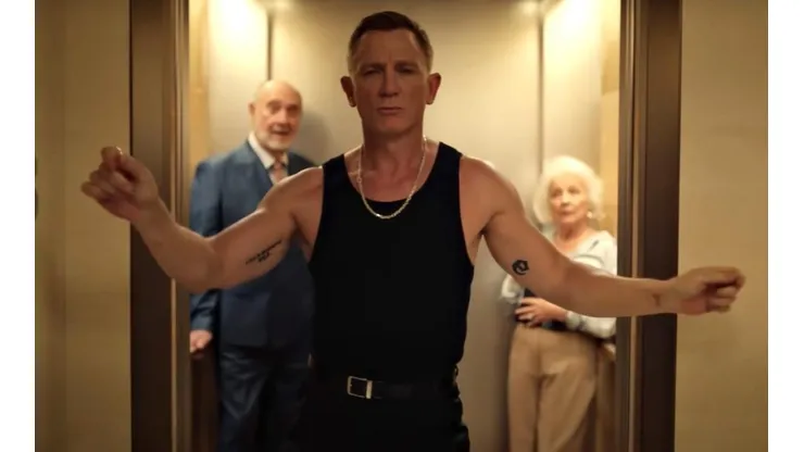Daniel Craig en el clip viral dirigido por Taika Waititi.