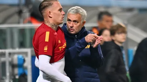 Mourinho le da instrucciones a Karsdorp