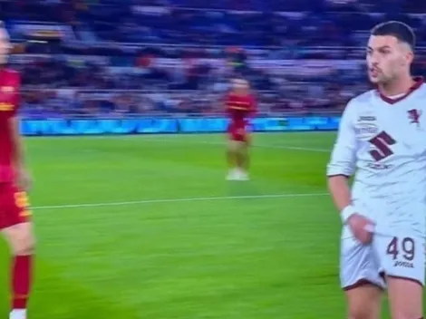 Jugador del Torino le hace flor de Pato Yáñez a rival de la Roma