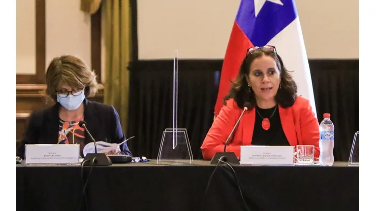Canciller Urrejola (der) y Agente chilena ante La Haya, Ximena Fuentes (izq)