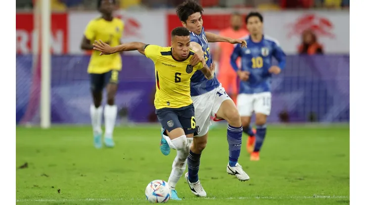 Byron Castillo en acción con Ecuador en un amistoso ante Japón.
