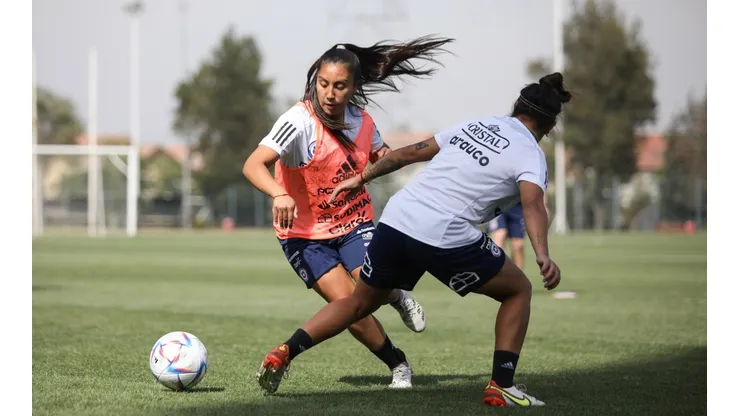 Valentina Navarrete entrenando con la Roja