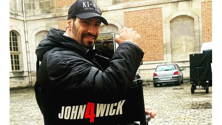 Marko Zaror en el set de John Wick 4.