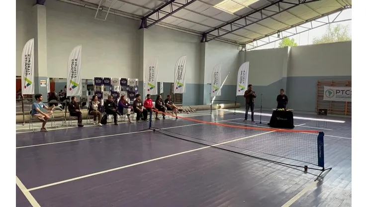 Bettersport, en conjunto con la municipalidad de Vitacura, hicieron una clínica de tenis para personas ciegas a cargo del argentino Eduardo Raffetto. (Comunicaciones Bettersport).