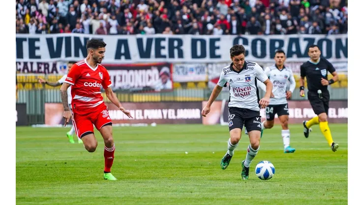 Marco Rojas conduce el balón. El "10" de Colo Colo dejó buenas sensaciones en el primer tiempo de la derrota de Colo Colo ante River Plate. (Guille Salazar).