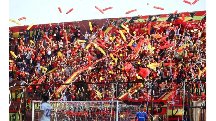 Los hinchas hispanos y de Magallanes se vuelven locos por las entradas para la final de Copa Chile.