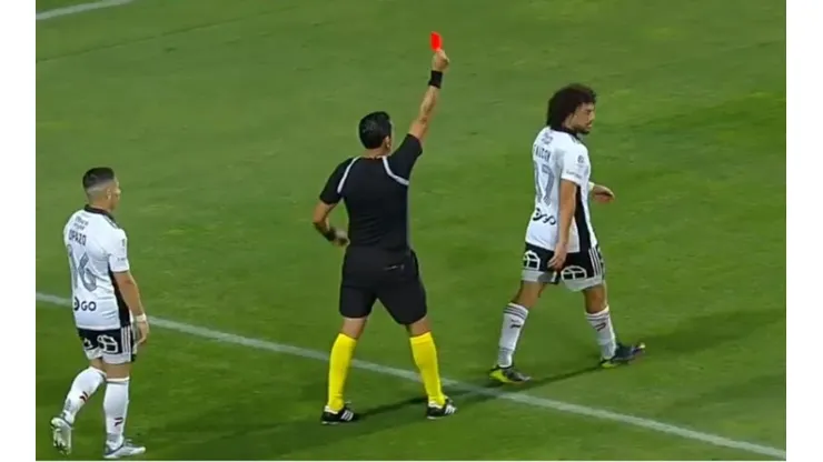 El momento de la expulsión para Maxi Falcón en Colo Colo.
