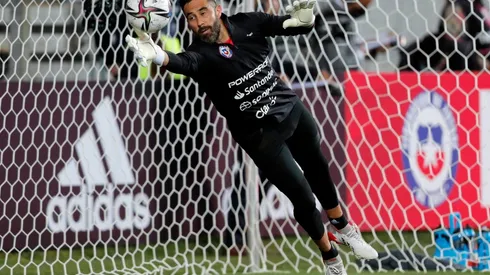 Claudio Bravo vuelve a las citaciones para enfrentar a Polonia y Eslovaquia.
