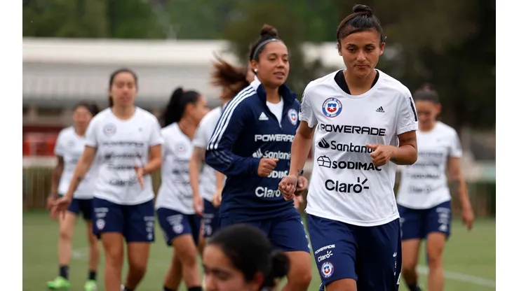 Con varias ausencias: El primer entrenamiento de La Roja Fem