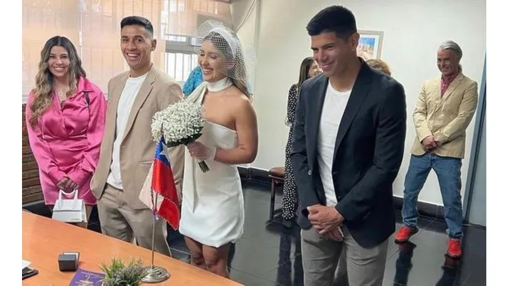 Pavez acompañando a Baeza en su matrimonio