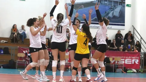 Colo-Colo celebrando su paso a semifinales