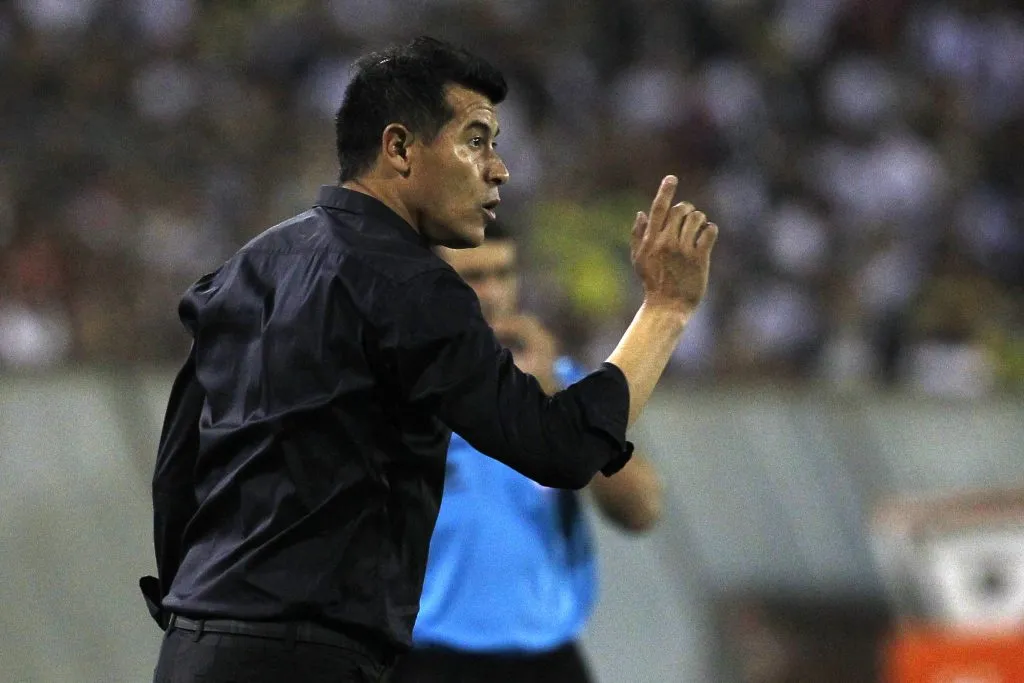 Jorge Almirón visitó el Monumental cuando dirigía al Atlético Nacional de Medellín. Y su equipo festejó un 1-0 con gol de Vladimir Hernández. (Marcelo Hernandez/Photosport).