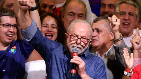 Lula se compromete a "restablecer la paz" en Brasil