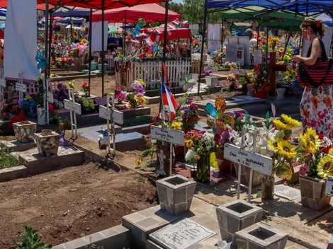 ¿Qué horarios tienen los cementerios el 31 de octubre y 1 de noviembre?