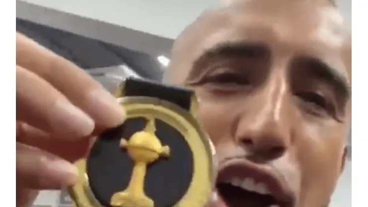 Arturo Vidal le sacó el brillo a su medalla de campeón de la Copa Libertadores con el Flamengo.